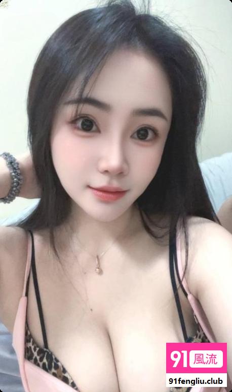 肉感巨乳可乐